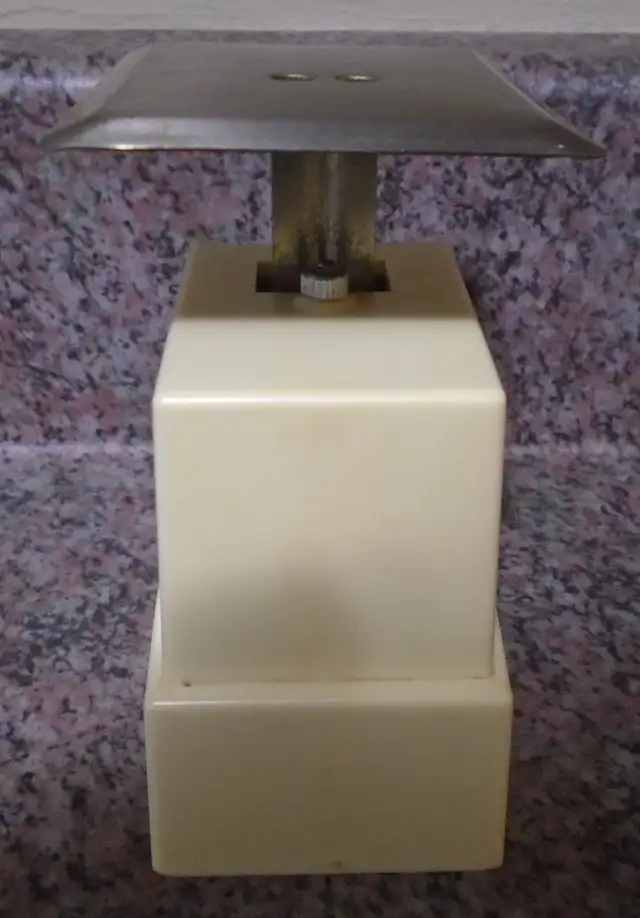 vintage Weight Watchers kitchen scale in Arts & Collectibles in City of Halifax - Image 6