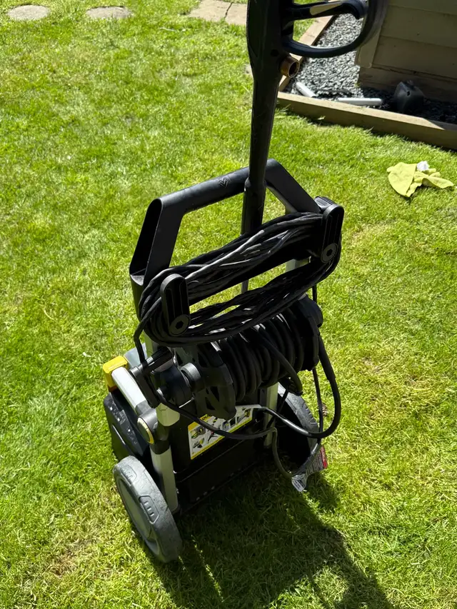 Karcher K2000 Electric Pressure Washer in Outdoor Tools & Storage in Delta/Surrey/Langley - Image 6