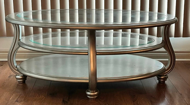 Modern Oval Cocktail Table Set, Glass-top in Coffee Tables in Mississauga / Peel Region - Image 2