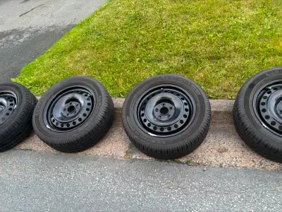 215 55 16 Like new all season tires on rims. Came off of a 2014 ford focus. Only 8000kms on these ti...