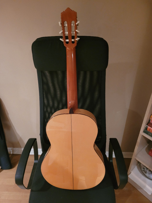 Flamenco Guitar from Spain with case-Good condition in Guitars in Mississauga / Peel Region - Image 3