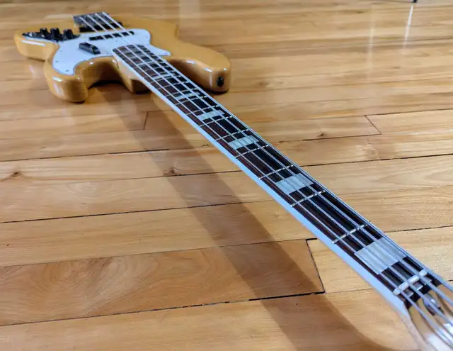 Fender 70s Reissue Jazz Bass JB75 in Guitars in Ottawa - Image 6