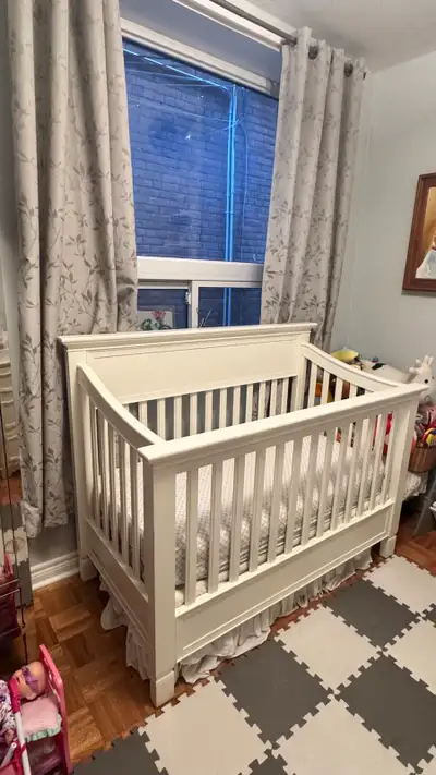 Beautiful Pottery Barn Kids Larkin Convertible Crib in classic white, ready for your nursery. Conver...