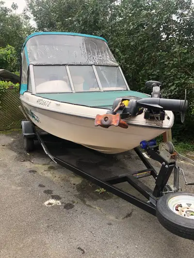 Ce bateau de pêche Nordic pro 177 est une excellente option pour vos sorties sur l'eau, équipé d'un...