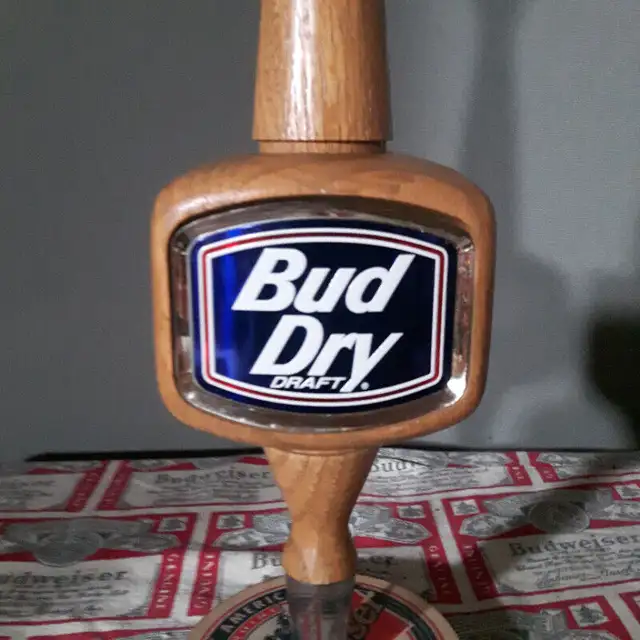 BUDWEISER BUD DRAFT DRY ITEM BT56 3 SIDED OAK BEER TAP HANDLE in Arts & Collectibles in Calgary - Image 5