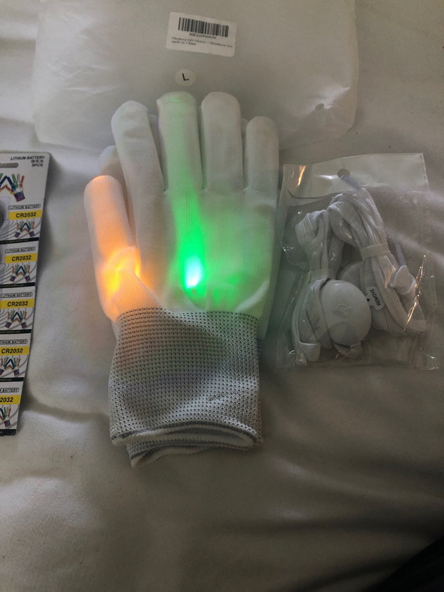 Flashing LED Gloves & Shoelaces Set - New in Women's - Other in London - Image 2