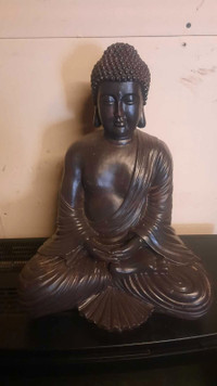 Smaller Buddha statue 
