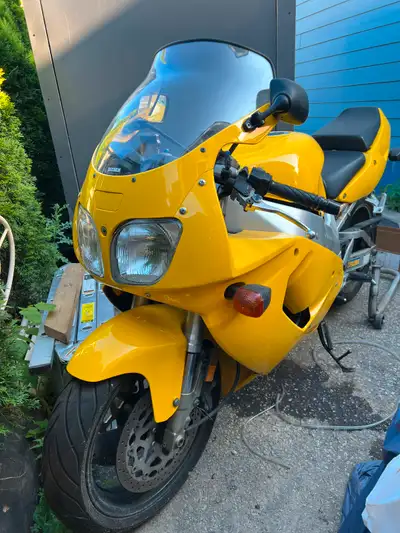 Selling 1997 yzf-r 750 Porsche yellow paint job Runs Comes with - Second seat cover, full aftermarke...