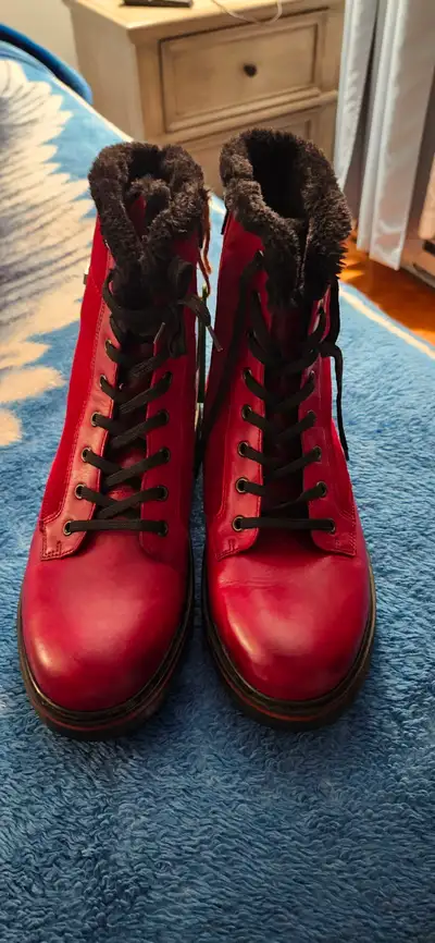 Bottes d'hiver Rieker neuve gr 42 pour femmes 100$, View more