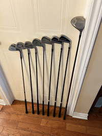 Lot de 8 bâtons de golf droitier // 8 righty golf clubs