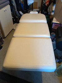 Silhouettone Esthetics treatment table 