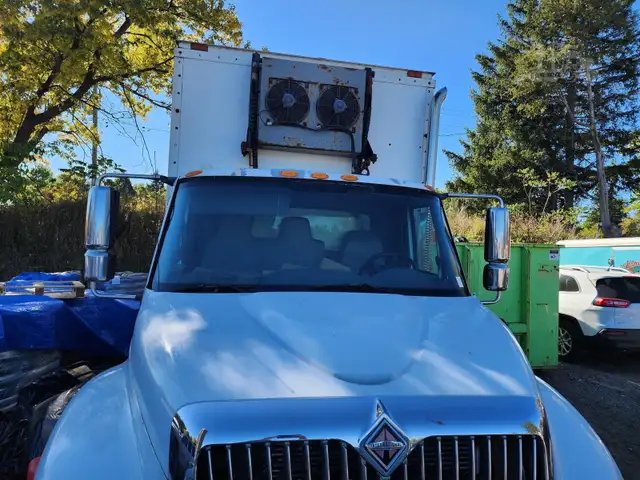 2003 International 4300 in Heavy Trucks in Hamilton - Image 3