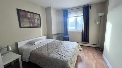 Room for Rent Private Rooms Condo Downtown River Valley. Location Location!! River Valley Downtown C...