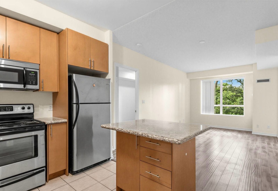 Title: Spacious 900 Sq Ft 2-Bed, 2-Bath Condo at DVP & Eglinton 3