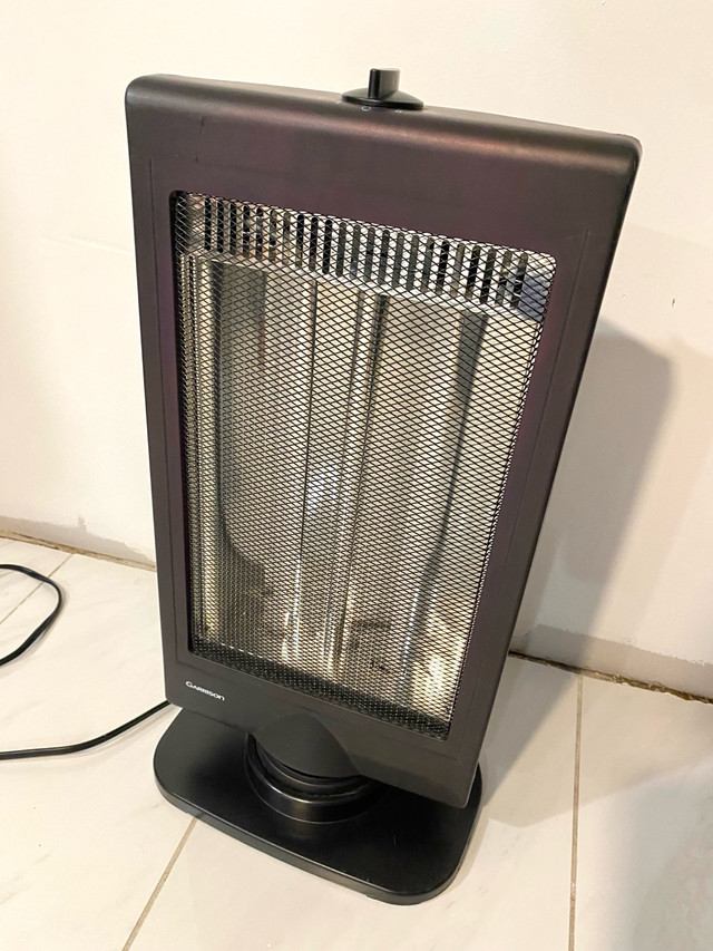 Space Heater  in Heaters, Humidifiers & Dehumidifiers in Hamilton - Image 2