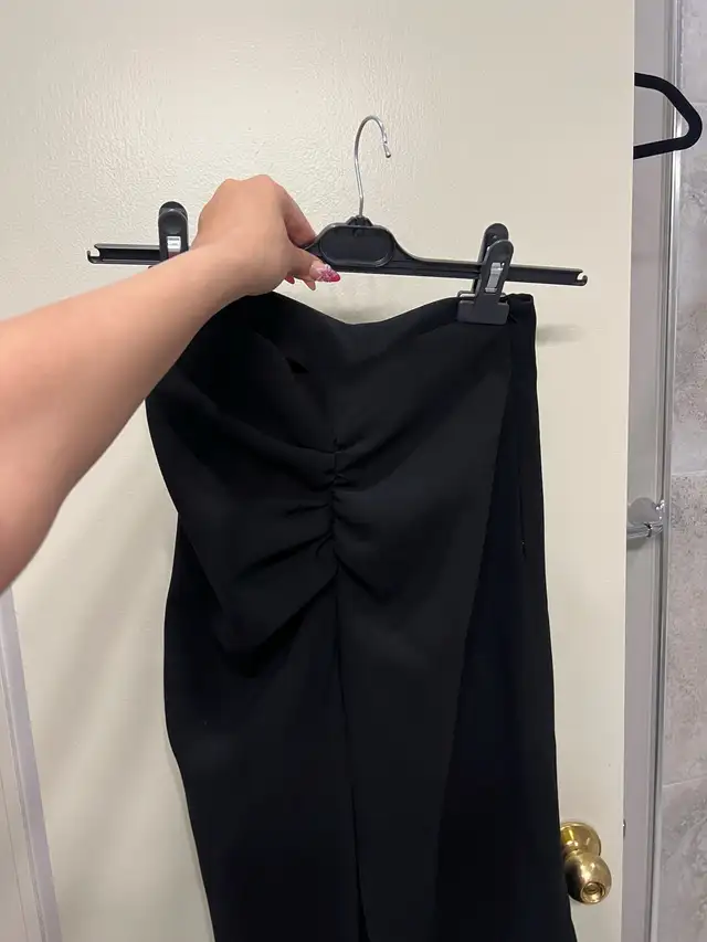 Zara Skirt in Women's - Bottoms in Markham / York Region - Image 4