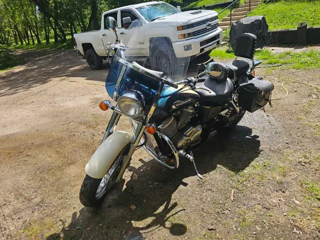 2001 honda shadow VT750 in Touring in Edmonton - Image 10