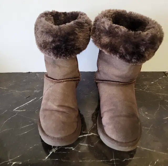 UGG Classic Chocolate Brown Boots— size 5 US