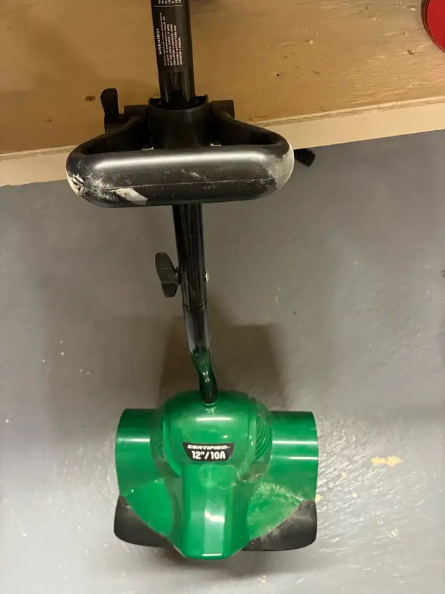 snow shovel in Snowblowers in Oshawa / Durham Region - Image 3