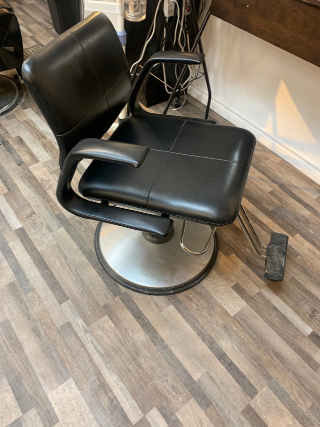 Chaise de coiffure  dans Autre  à Ville de Québec