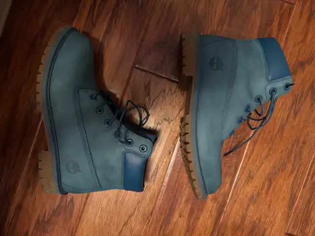 Timberland Boots (Kids Size 7) in Women's - Shoes in Markham / York Region - Image 3