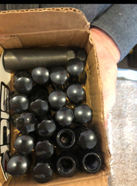 Lugnuts threaded Black