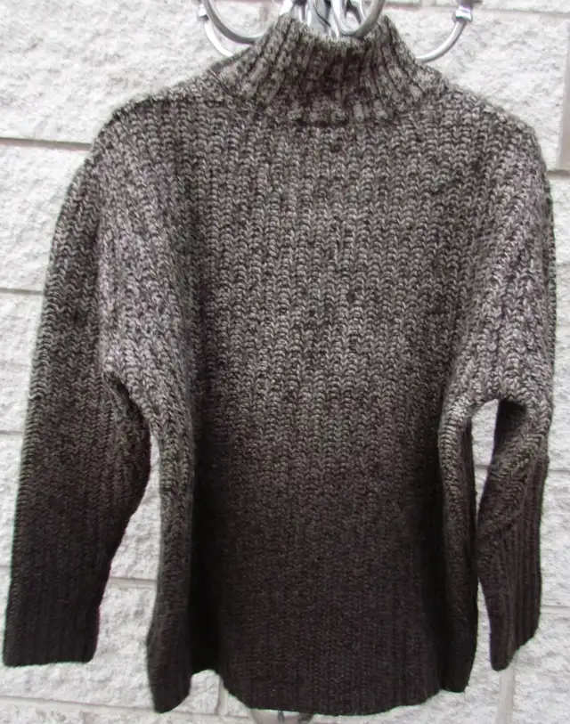 Sweaters and Cardigan in Women's - Tops & Outerwear in Kitchener / Waterloo - Image 5