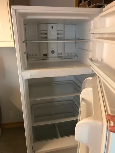 Petit frigo 28'' de large acheté neuf, View more
