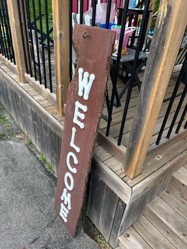 Handmade Welcome Sign Painted Made From Tree Outdoor Garden in Outdoor Décor in Kitchener / Waterloo - Image 3