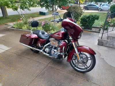 Mint Street Glide Special...stage IV ...too much to list...runs strong and powerful...no issues..pro...