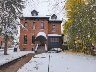 460 Wilbrod Street: Beautiful Sandy Hill Triplex for sale This is a great investment property. Locat...