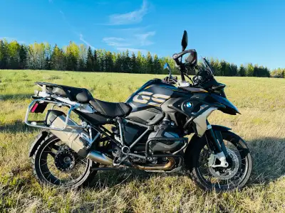 Excelent BMW R1250 GS with low mileage, only 26,708Km. 20,000Km valve clearance service done at Argy...