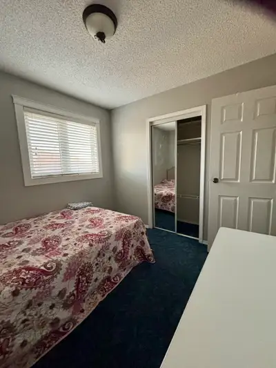 Room for Rent – Saddleback Area Private room available in a quiet and well-maintained home located i...