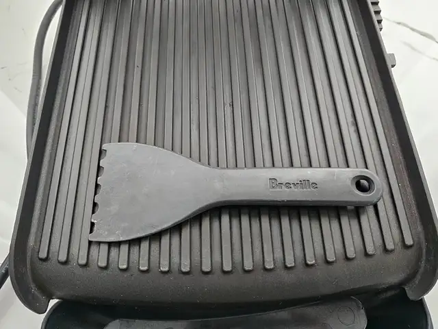 Breville Panini Grill Press Sandwich Maker Brushed Stainless Stl in Microwaves & Cookers in Markham / York Region - Image 5