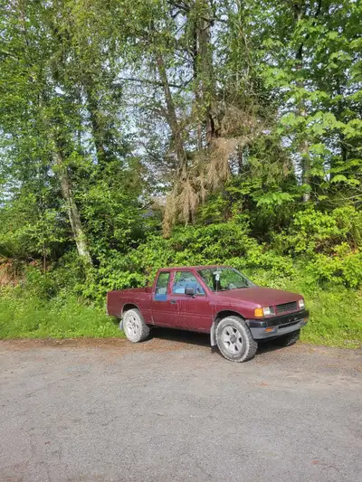 1990 isuzu pickup. Not running, new battery. I think it's a fuel issue. Rare vehicle. Serious buyers...