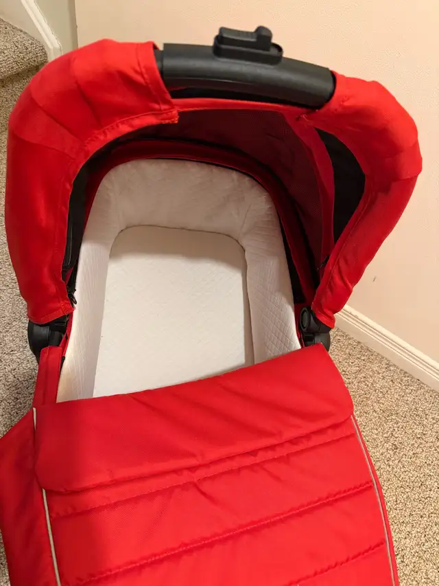 Thule Bassinet in Strollers, Carriers & Car Seats in Ottawa - Image 3