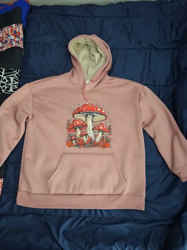 Womens XL Hoodie in Women's - Tops & Outerwear in Winnipeg - Image 2