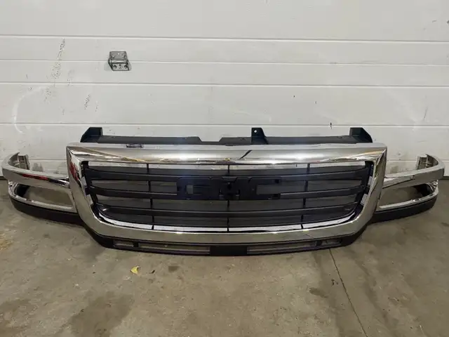 1999-2007 GMT800 Cateye ChevGMC Brand new Grills bumpers Fenders in Auto Body Parts in Edmonton - Image 9