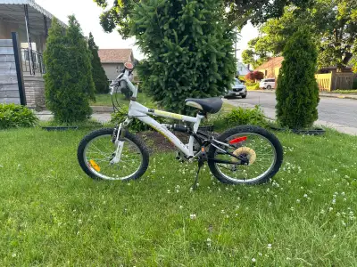 Mongoose Raven Mountain Bike, View more
