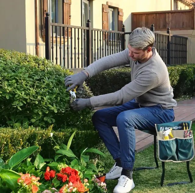 SONGMICS Garden Kneeler & Seat with Tool Bag in Outdoor Tools & Storage in Oshawa / Durham Region - Image 7