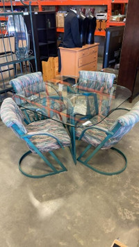 PATIO SET - TABLE + 4 AMAZING CHAIRS