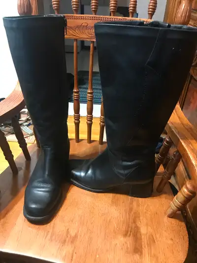 For sale pair of black boots. Made in Canada, size 7.5, 1.5 heel. These boots are lined. Hardly worn...