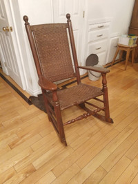 chaise berçante antique