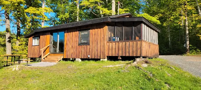 Lake Front Cottage on Mississagagon Lake near Bon Echo  Park in Ontario in Canada - Image 11
