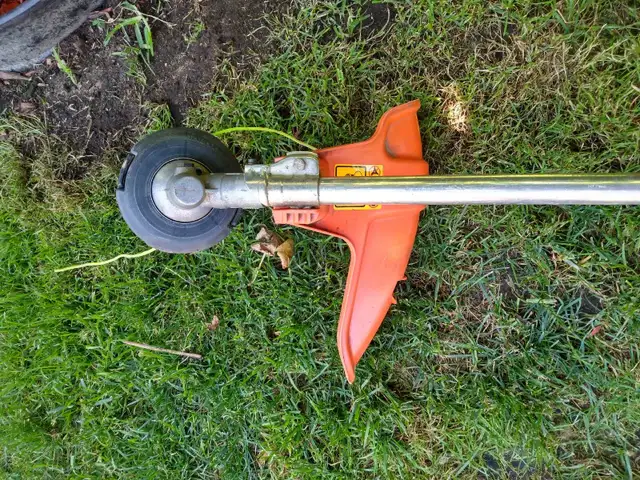 HUSQVARNA TRIMMER AND BLOWER in Lawnmowers & Leaf Blowers in Windsor Region - Image 3