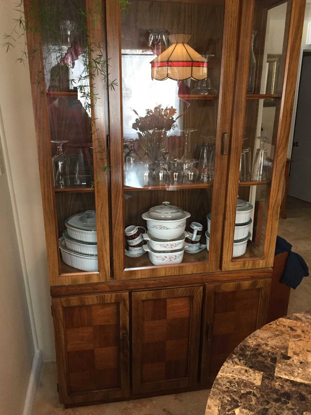 Cabinet in Excellent Condition  in Hutches & Display Cabinets in North Bay - Image 2