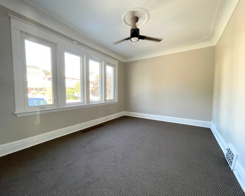 3 Bedroom 1 Bathroom House in Hamilton 4