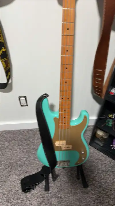 fender Vintera 50s precision bass, View more