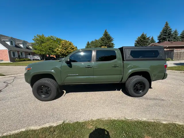 2022 Toyota Tacoma 4x4 TRD Sport Premium ( Manual )  Army Green in Cars & Trucks in Kitchener / Waterloo - Image 4