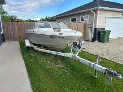 1999 Searay 18’ open bow fibreglass boat. 3L engine, great on fuel. Some upholstery has been redone,...